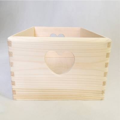 Skrzynka z wycieciami w serce na podziękowania dla Rodziców weselnych