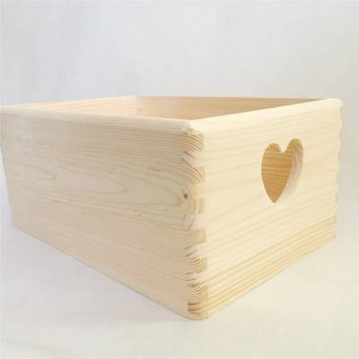 Skrzynka z wycieciami w serce na podziękowania dla Rodziców weselnych