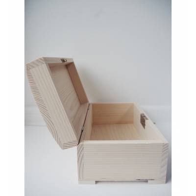 Drewniany kuferek szkatułka...