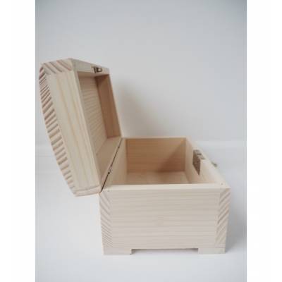 Drewniany kuferek szkatułka...