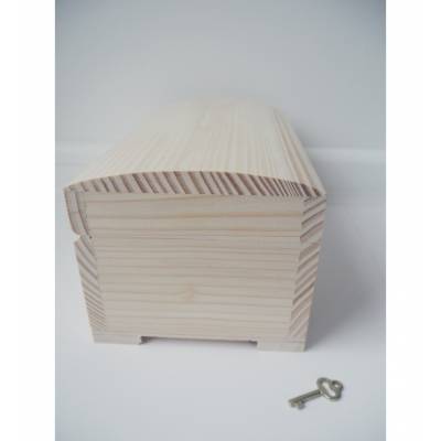 Drewniany kuferek szkatułka...