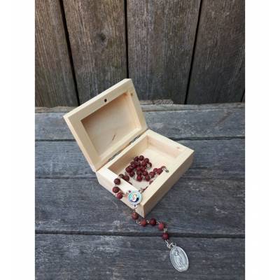 Drewniane pudełko z magnesem