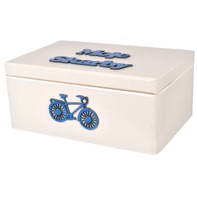 Białe pudełko drewniane na...