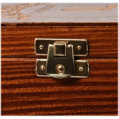 Brązowe lakierowane pudełko...