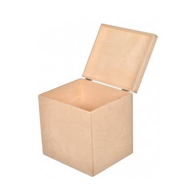 Drewniane pudełko z pokrywą...